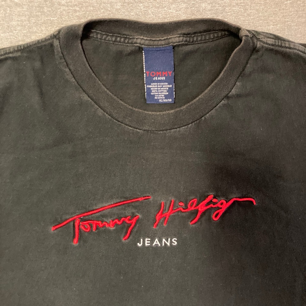 Faded Tommy Hilfiger Jeans Mens XL T-Shirt Black Red Script Embroidered Logo - Picture 4 of 11